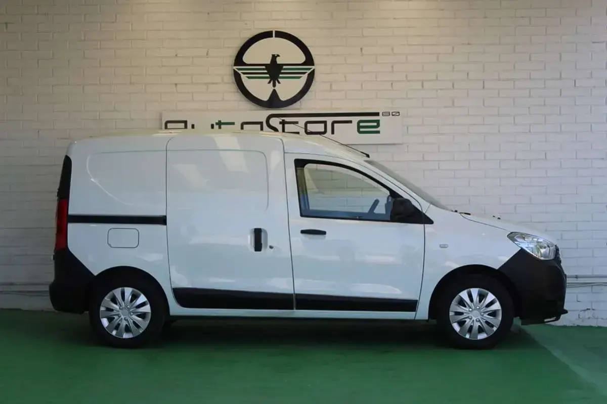 Usado Dacia Dokker Essentiel 98 CV (72 kW) 2018 Blanco Monovolumen