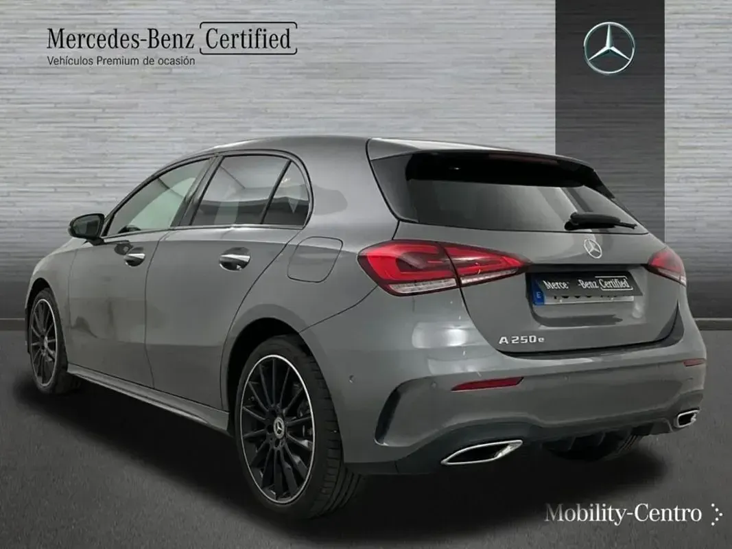 Usado Mercedes A250 AMG line 160 CV (117 kW) 2022 Mountaingrau  met.
