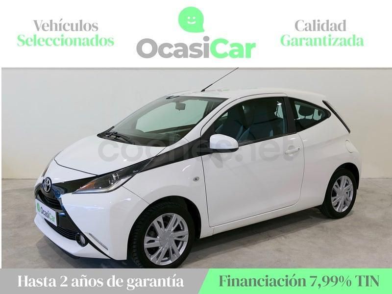 Usado Toyota Aygo X-play 69 CV (50 kW) 2017 Blanco Utilitario