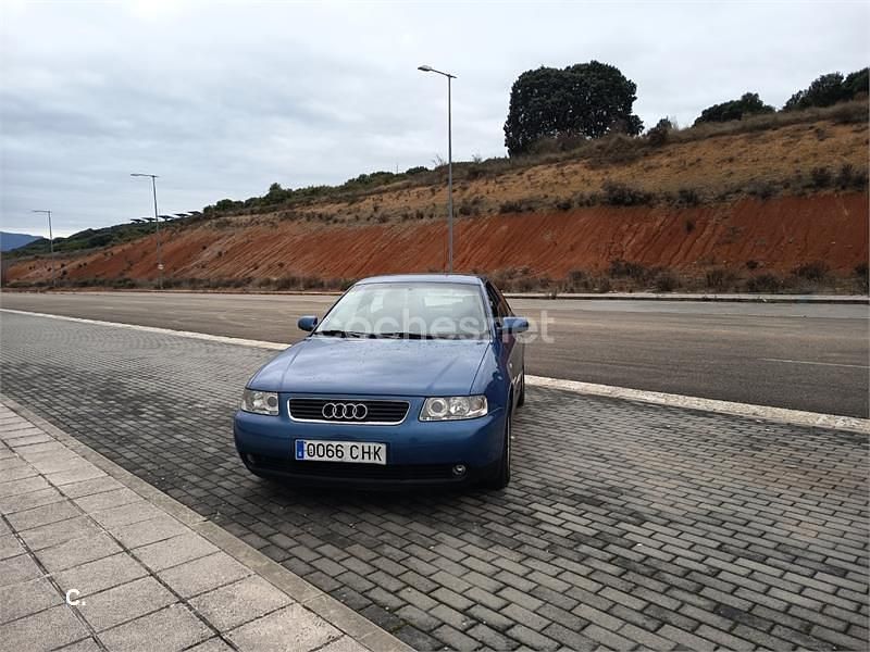 Azul Usado 2003 Audi A3 Ambition Berlina | 4000 € (Buen precio) - Imagen 1/4