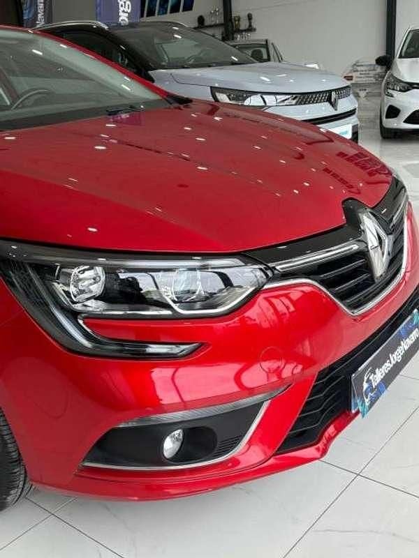 Usado Renault Mégane IV Business 116 CV (85 kW) 2019 Rojo Utilitario