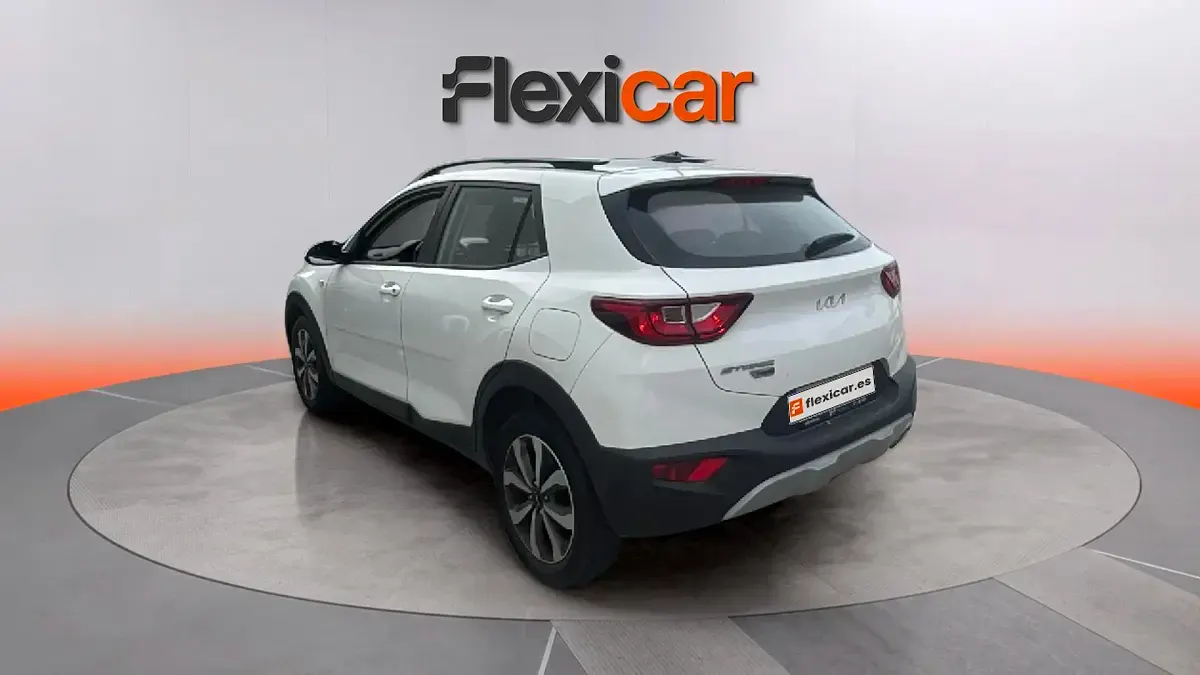 Usado Kia Stonic 101 CV (74 kW) 2021 Blanco SUV