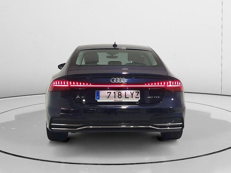 Usado Audi A7 Ambiente 204 CV (150 kW) 2022 Azul Berlina