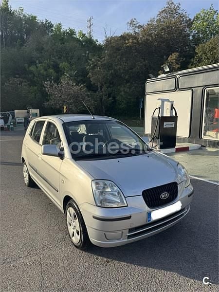 Usado Kia Picanto LX 61 CV (44 kW) 2006 Gris / plata Utilitario