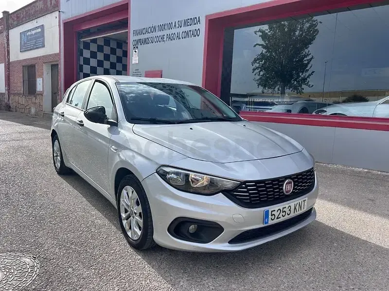 Usado Fiat Tipo Business 120 CV (88 kW) 2018 Gris / plata Berlina