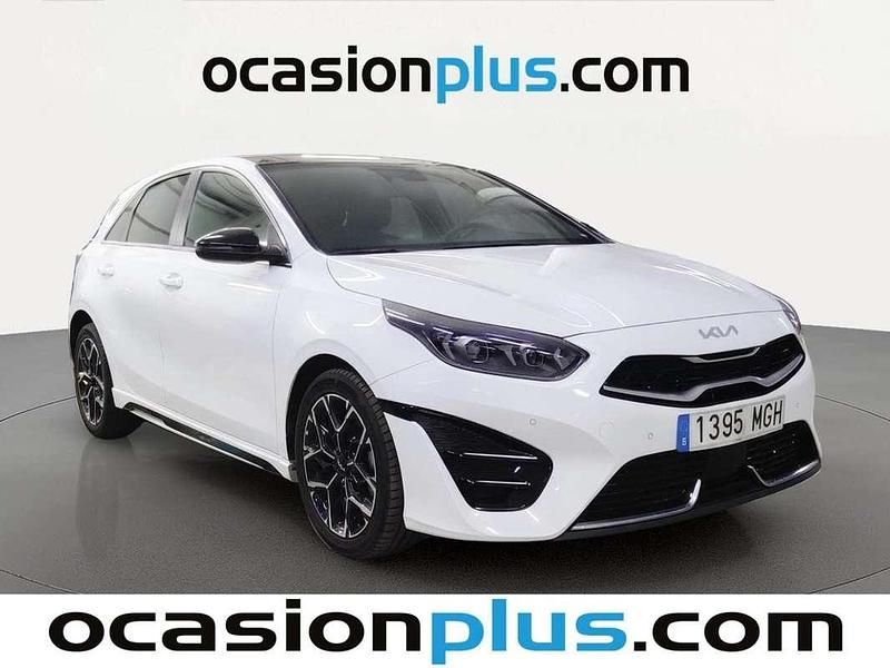 Usado Kia Ceed GT GT-Line 136 HP (100 kW) 2023 Branco Citadino