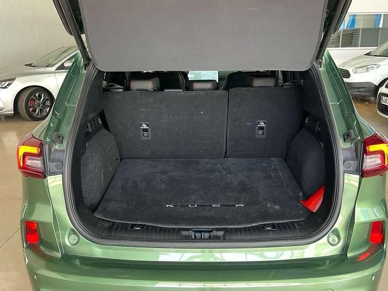 Usado Ford Kuga ST-Line X 246 CV (180 kW) 2024 Verde SUV