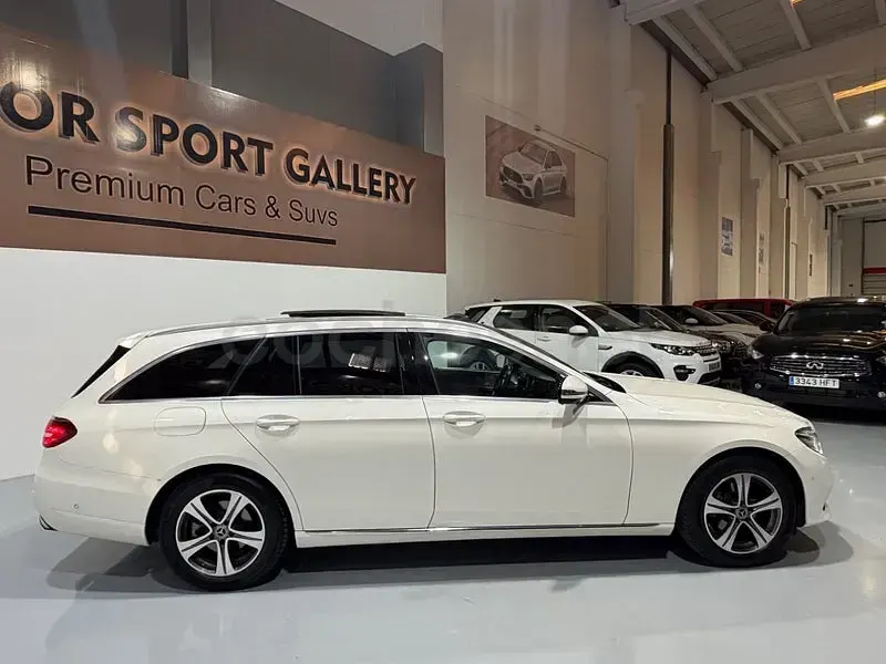 Usado Mercedes E200 160 CV (117 kW) 2018 Blanco Familiar