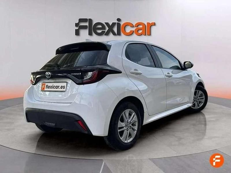 Usado Toyota Yaris Hybrid Business Edition 116 CV (85 kW) 2022 Blanco Utilitario