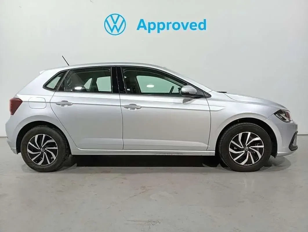 Usado VW Polo Life 95 CV (69 kW) 2022 Plateado Utilitario