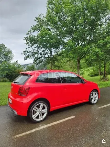 Usado VW Polo Sport 105 CV (77 kW) 2013 Rojo Utilitario