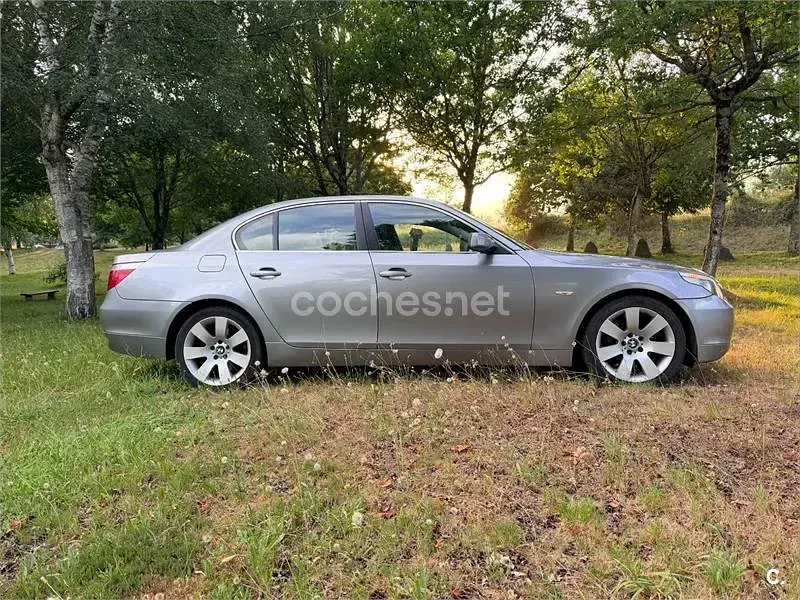 Usado BMW 530 218 CV (160 kW) 2006 Gris / plata Berlina