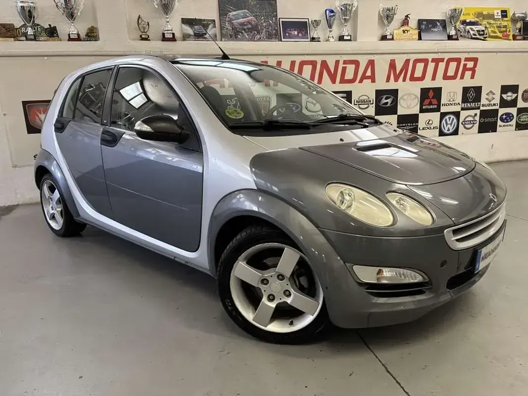 Usado Smart ForFour Pulse 95 CV (69 kW) 2004 Gris Utilitario