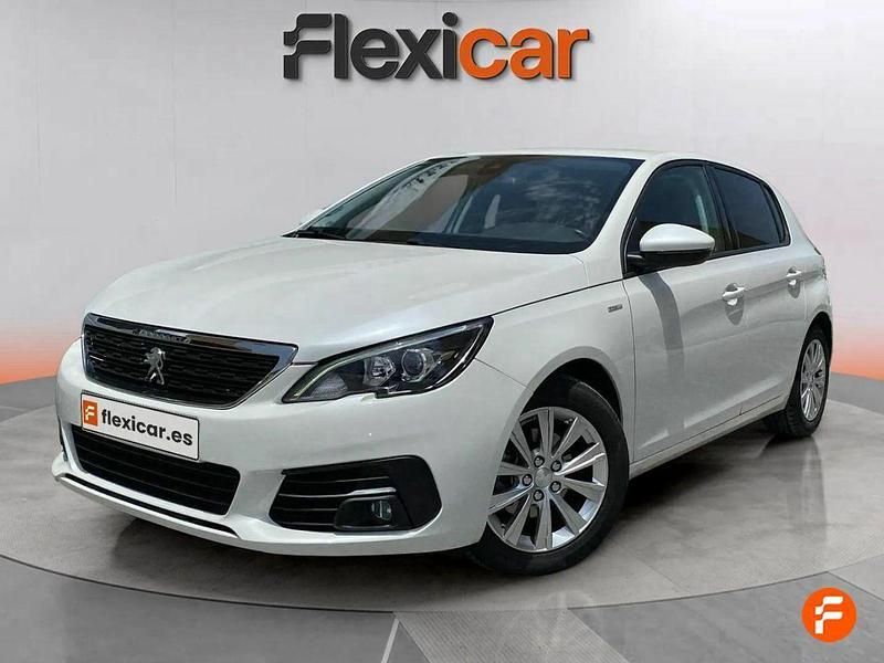 Usado Peugeot 308 Allure 130 CV (95 kW) 2018 Blanco Berlina