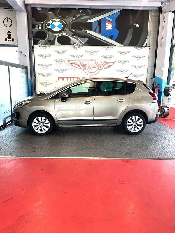 Usado Peugeot 3008 Allure 121 CV (88 kW) 2016 Beige Berlina