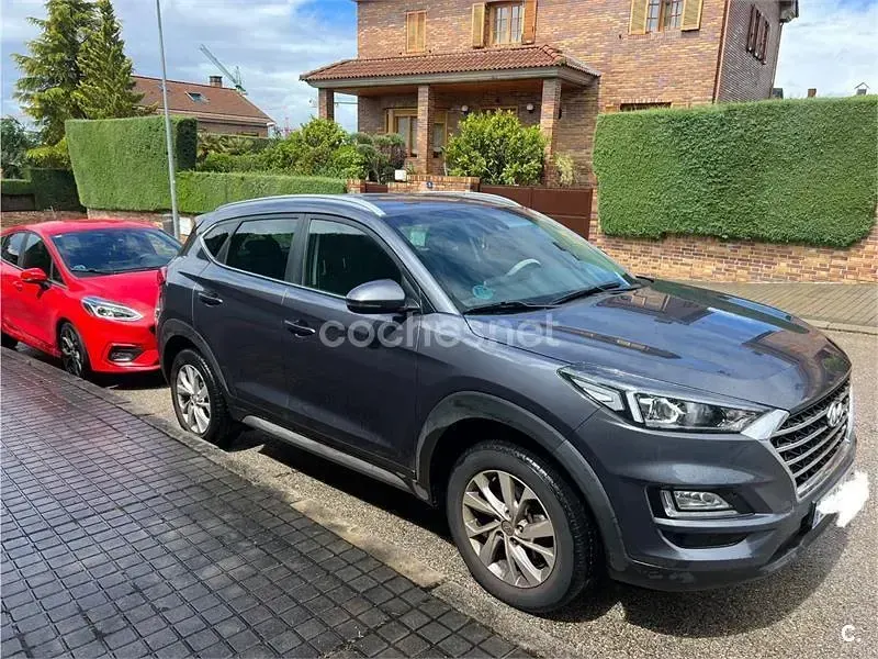 Usado Hyundai Tucson 132 CV (97 kW) 2020 Gris / plata SUV