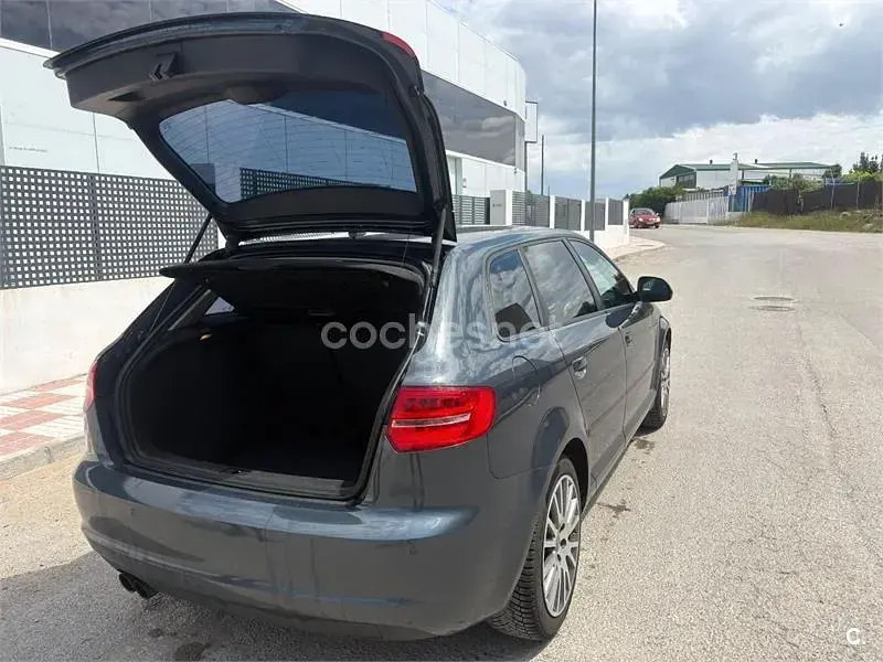 Usado Audi A3 Sportback Attraction 125 CV (91 kW) 2009 Negro Utilitario