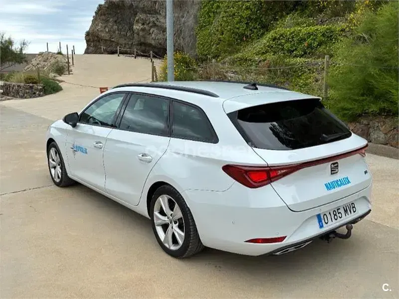 Usado Seat Leon FR 150 CV (110 kW) 2024 Blanco Familiar