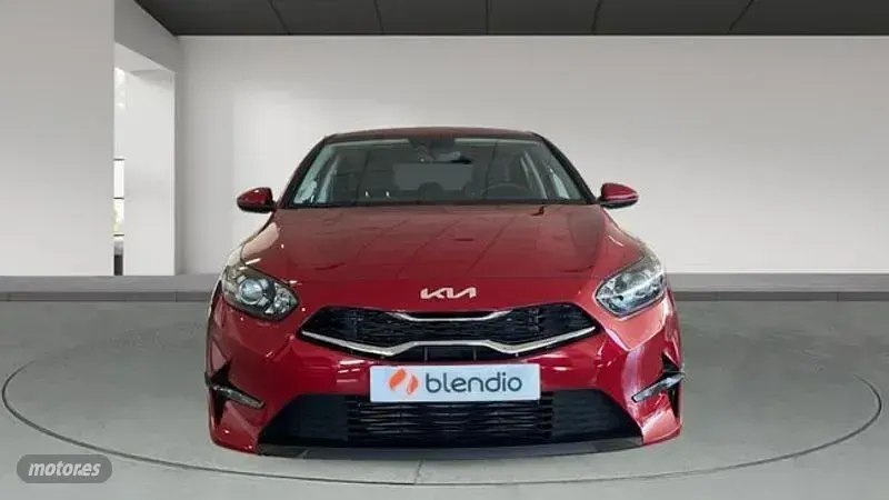 Usado Kia Ceed 136 CV (100 kW) 2023 Rojo Utilitario