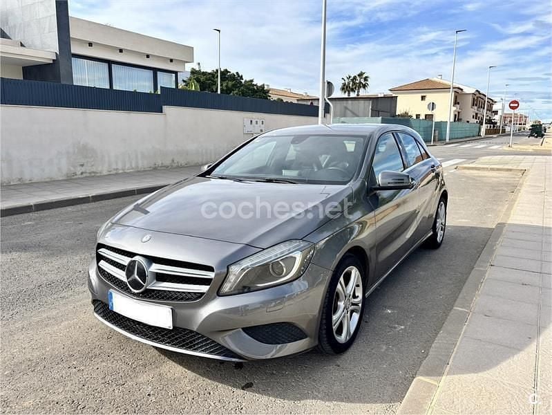 Gris / plata Usado 2015 Mercedes A200 Urban Berlina | 13.500 € (Buen precio) - Imagen 1/4