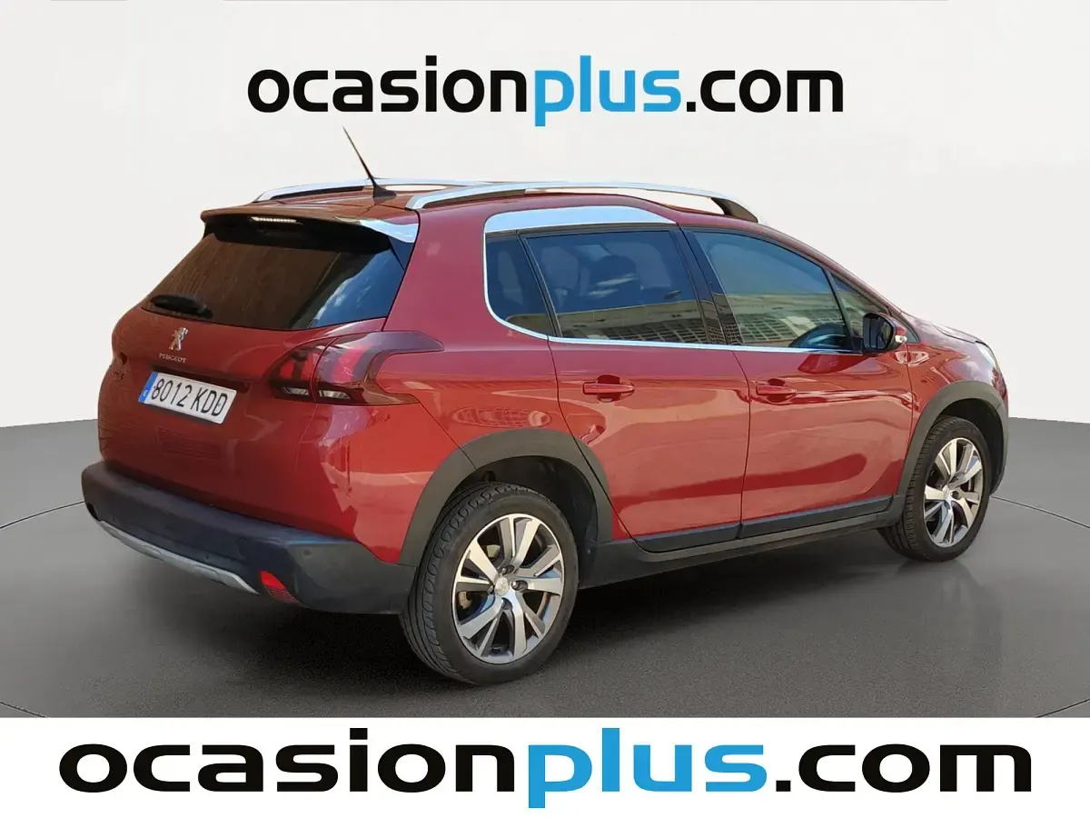 Usado Peugeot 2008 Allure 120 CV (88 kW) 2017 Rojo SUV