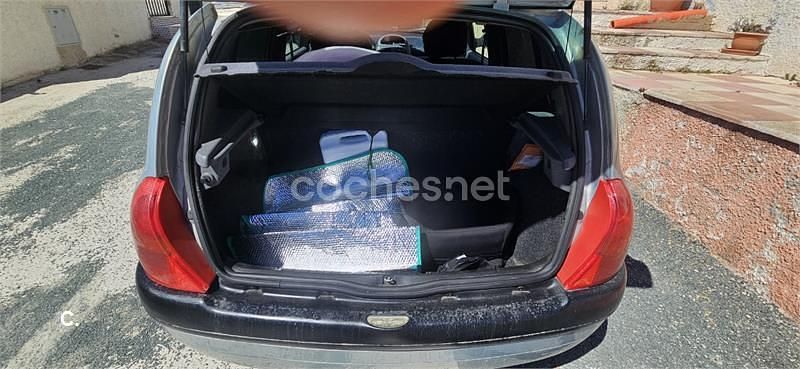 Usado Renault Clio II 60 CV (44 kW) 2000 Gris / plata Berlina