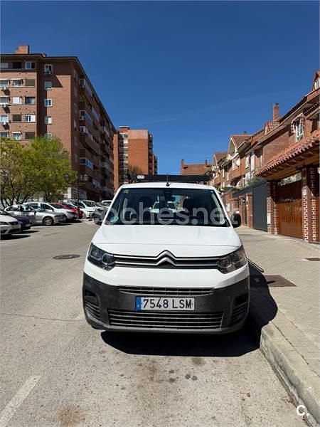 Usado Citroën Berlingo Live 102 CV (75 kW) 2021 Blanco Monovolumen