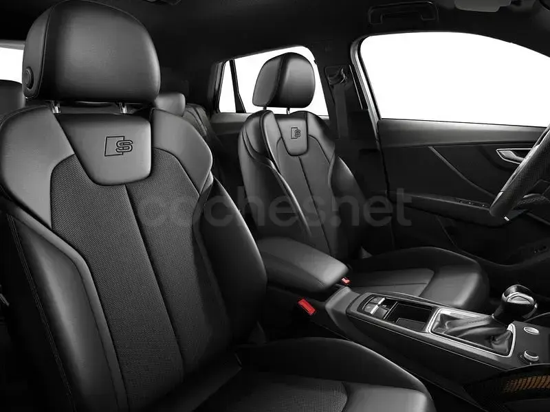 Usado Audi Q2 Ambiente 150 CV (110 kW) 2025 Gris / plata SUV