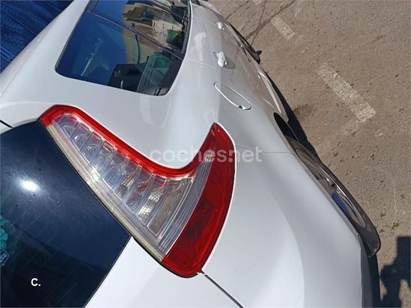 Usado Renault Scénic III Dynamique 110 CV (80 kW) 2011 Blanco Monovolumen