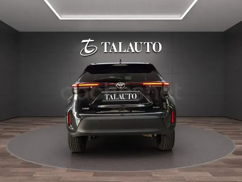 Usado Toyota Yaris Cross Style 116 CV (85 kW) 2024 Negro SUV