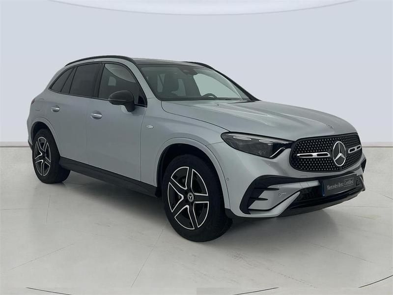 Usado Mercedes GLC300e 313 CV (230 kW) 2025 Plata hightec SUV