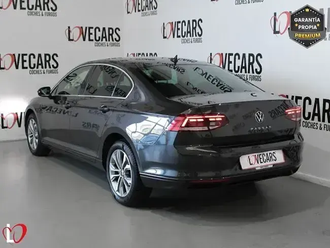 Usado VW Passat Sport 150 CV (110 kW) 2021 Negro Berlina
