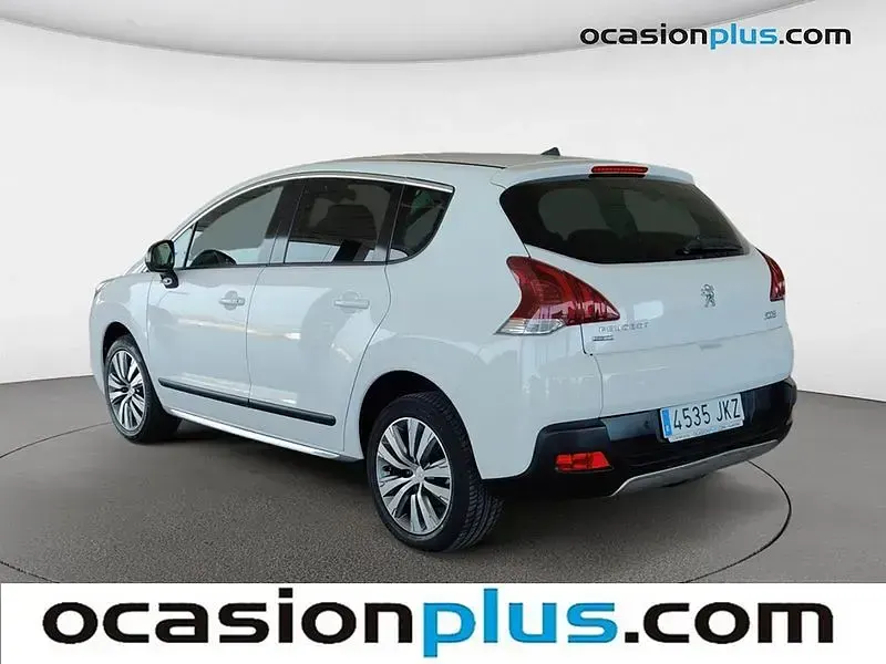Usado Peugeot 3008 Style 131 CV (96 kW) 2015 Blanco negro Monovolumen