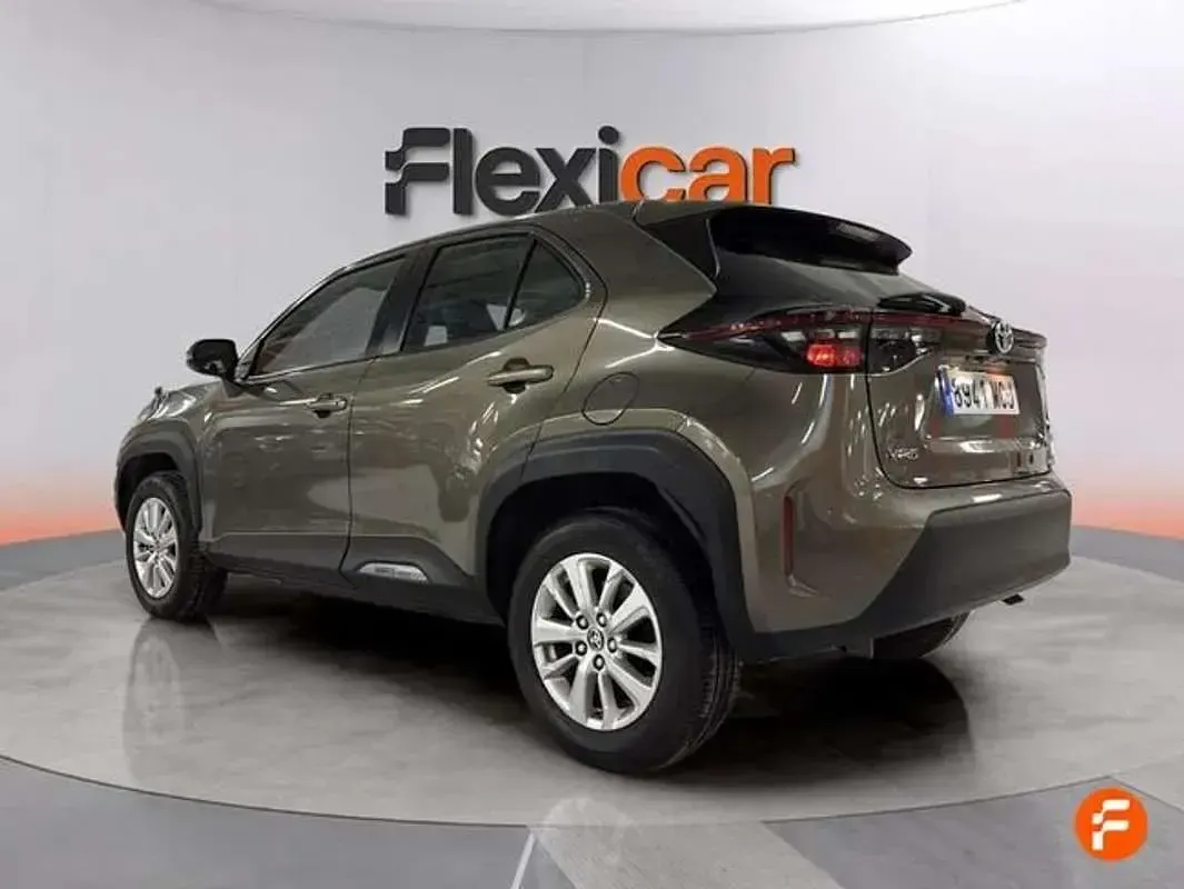 Usado Toyota Yaris Cross Business Edition 116 CV (85 kW) 2022 Verde SUV