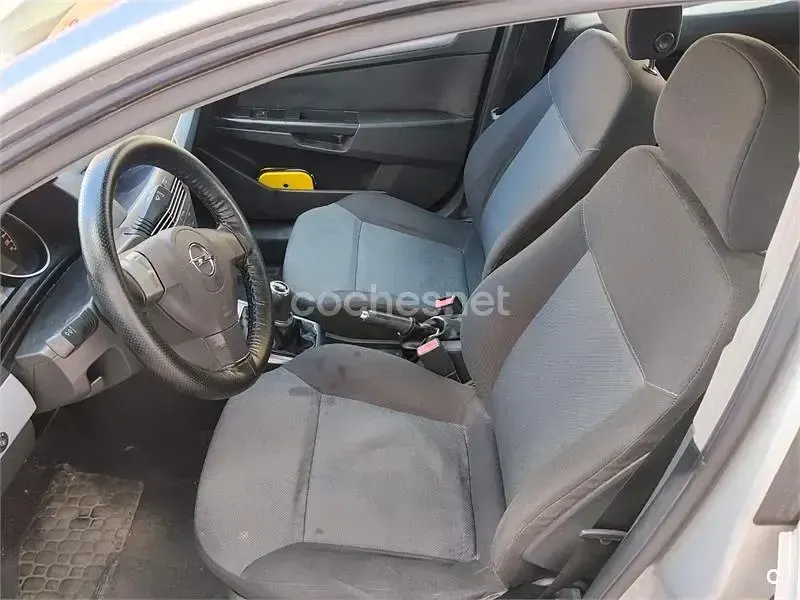 Usado Opel Astra Enjoy 100 CV (73 kW) 2005 Gris / plata Berlina