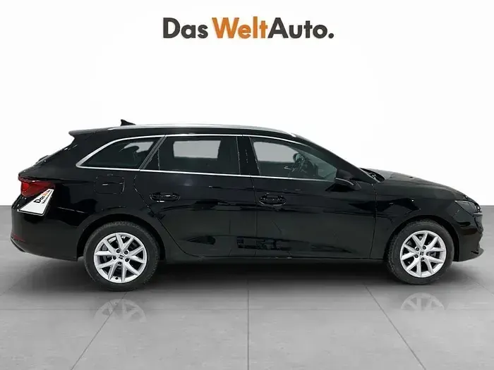 Usado Seat Leon Style 116 CV (85 kW) 2025 Negro Familiar