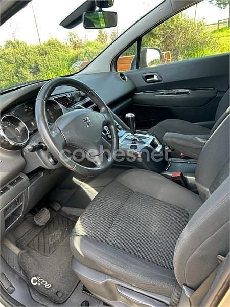 Usado Peugeot 5008 Allure 115 CV (84 kW) 2013 Marrón Monovolumen