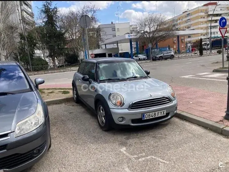Usado Mini ONE 90 CV (66 kW) 2007 Gris / plata Utilitario