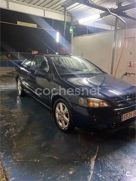 Usado Opel Astra Edition 147 CV (108 kW) 2001 Azul Coupe