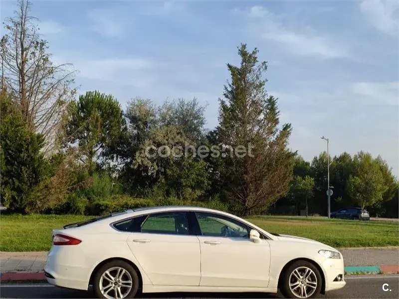 Usado Ford Mondeo Titanium 150 CV (110 kW) 2016 Blanco Berlina