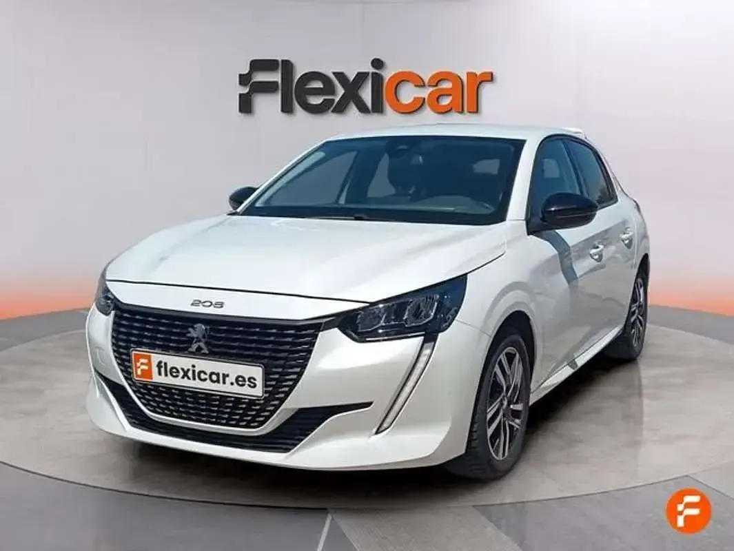 Usado Peugeot 208 Allure 101 CV (74 kW) 2022 Blanco Utilitario