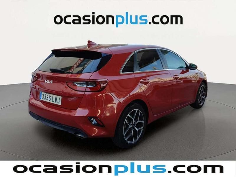 Używany Kia Ceed 120 KM (88 kW) 2022 Czerwony Hatchback