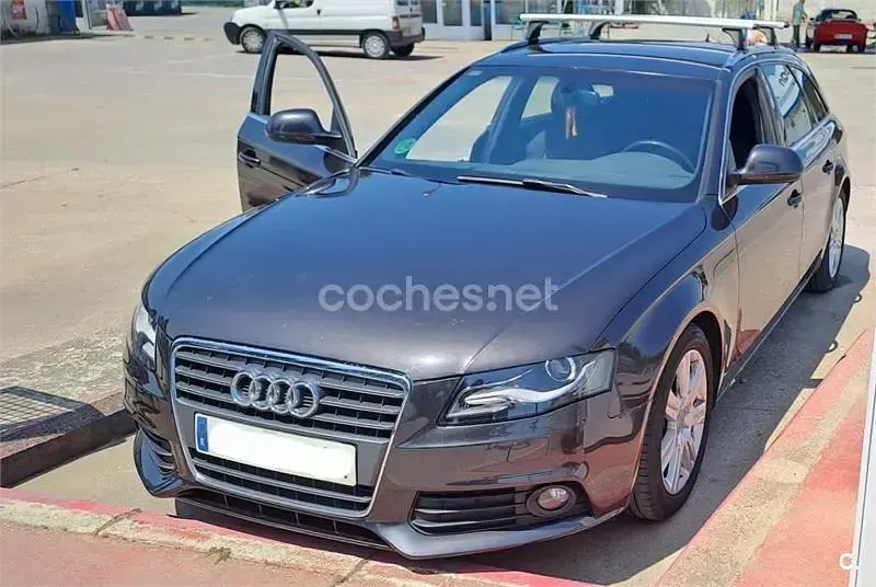 Usado Audi A4 180 CV (132 kW) 2008 Gris / plata Familiar