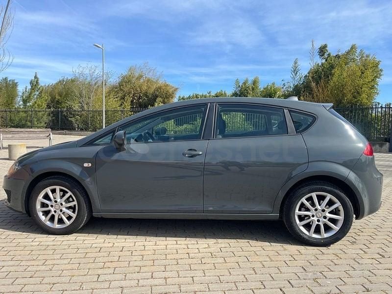 Usado Seat Leon Ecomotive 105 CV (77 kW) 2009 Gris / plata Utilitario