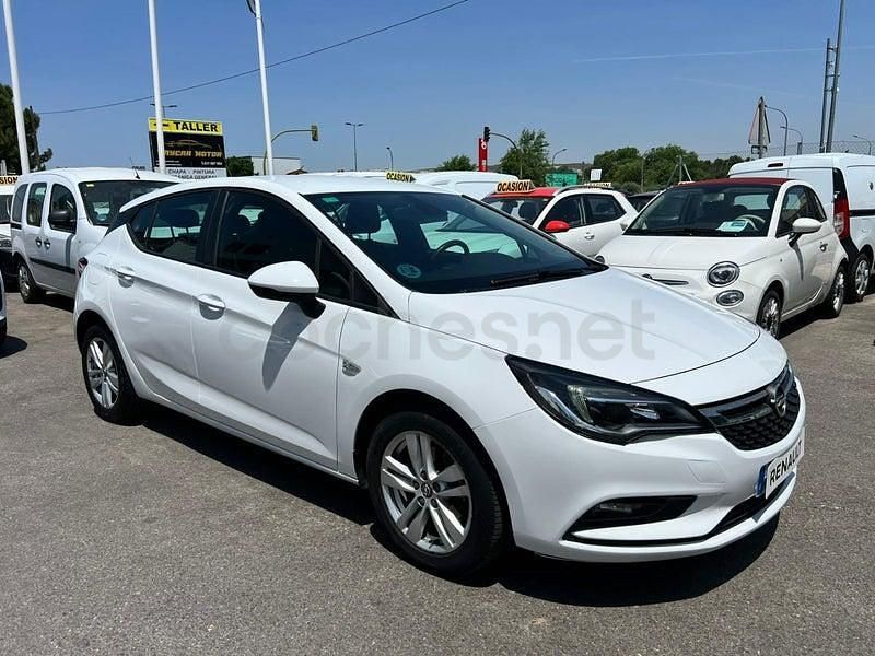 Usado Opel Astra Selective 110 CV (80 kW) 2019 Blanco Berlina