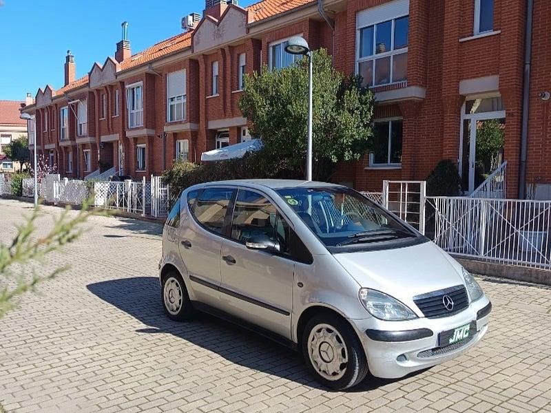 Usado Mercedes A140 Classic 82 CV (60 kW) 2004 Gris / plata Monovolumen