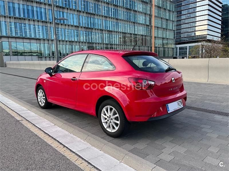 Usado Seat Ibiza SC Reference 70 CV (51 kW) 2014 Rojo Utilitario