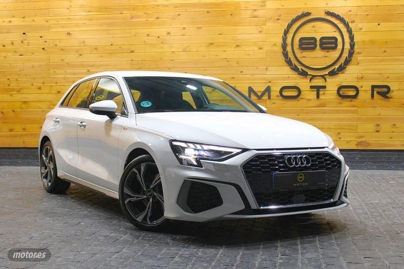 Blanco Usado 2022 Audi A3 Sportback S-Line Utilitario | 27.970 € (Un poco caro) - Imagen 1/4