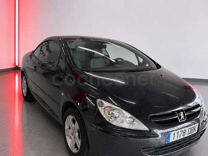 Usado Peugeot 307 CC 138 CV (101 kW) 2005 Negro Descapotable