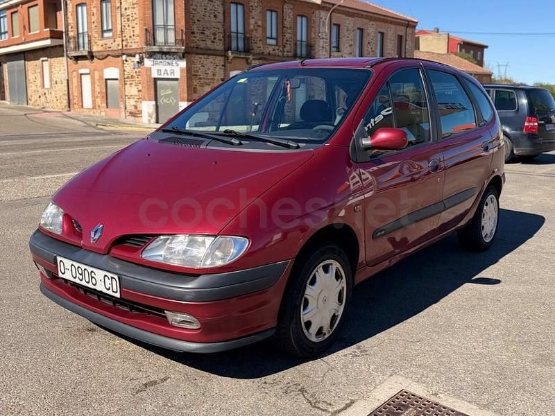 Usado Renault Scénic 100 CV (73 kW) 1999 Granate Monovolumen